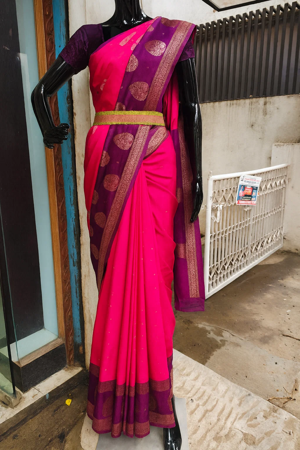 Royal Pink & Purple Kanjivaram Silk Saree with Golden Zari Circle Weaving & Traditional Border
