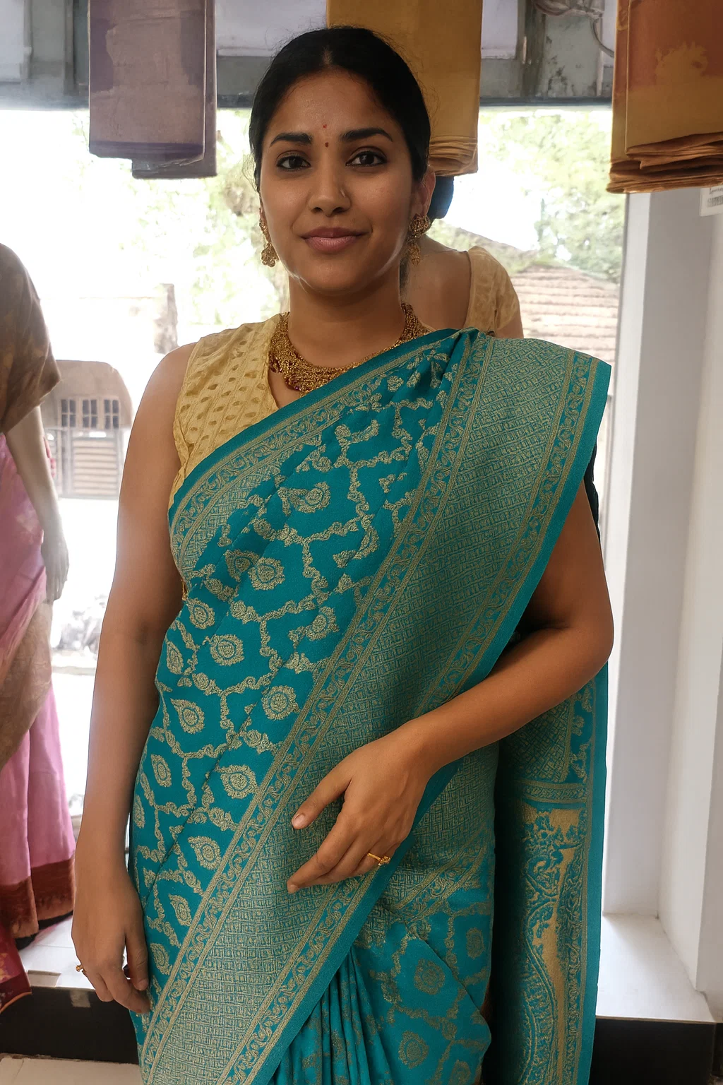 Emerald Green Banarasi Silk Saree with Intricate Golden Zari Floral Weaving